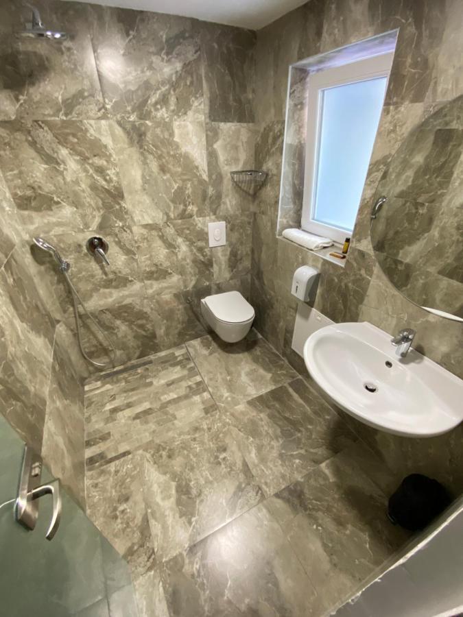 Venis Hotel Tiranë Luaran gambar