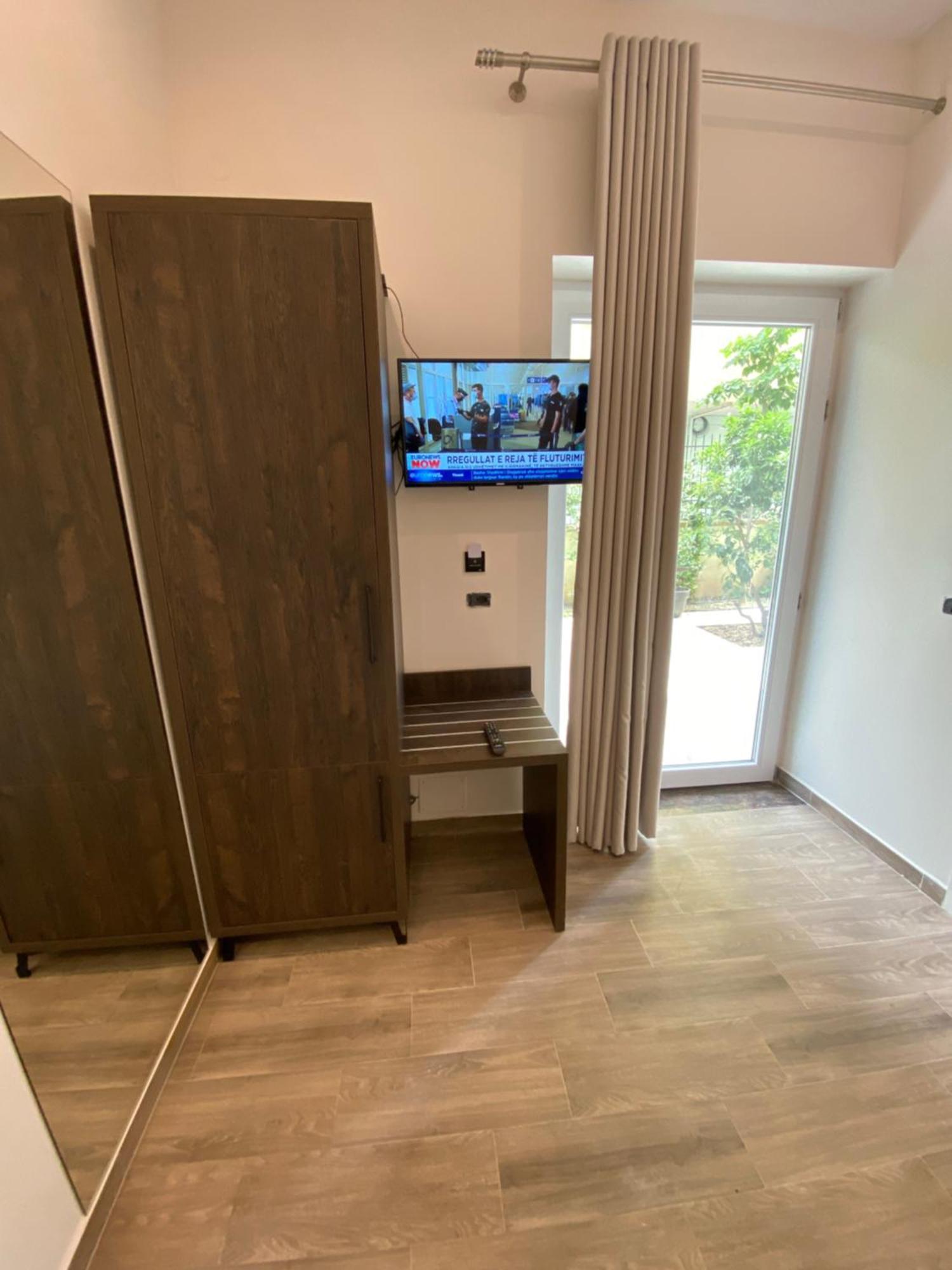 Venis Hotel Tiranë Bilik gambar